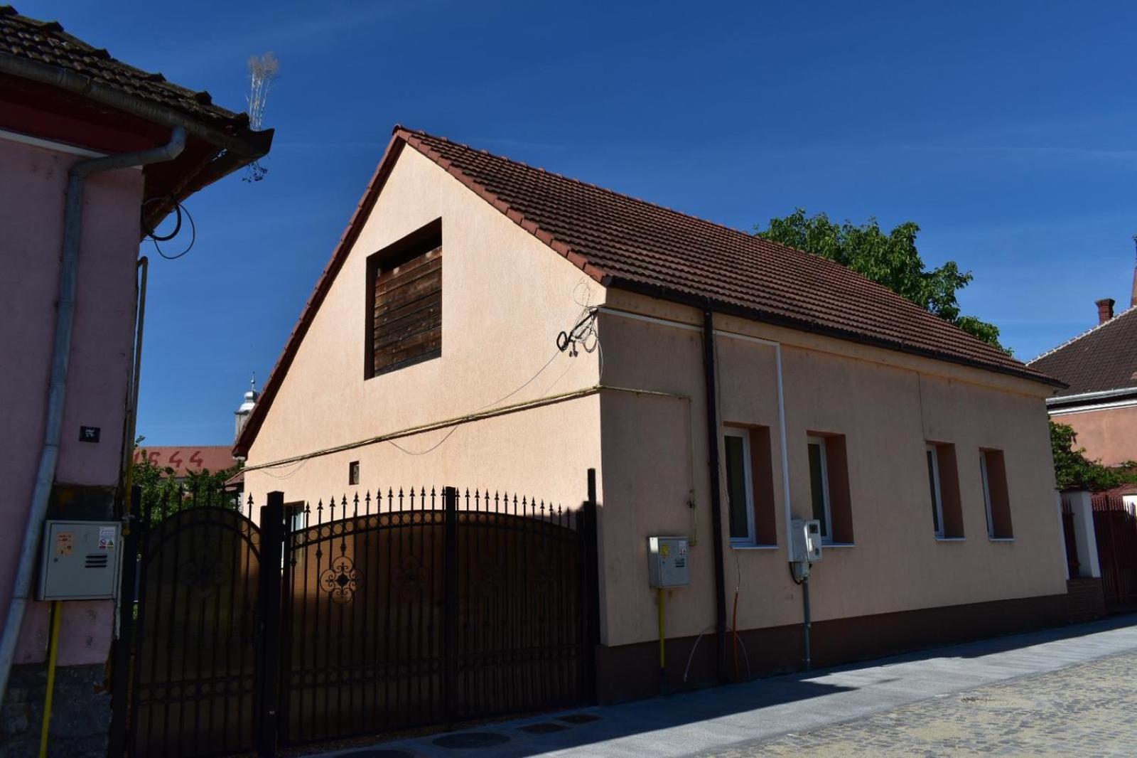 Transilvania Rent Hunedoara Exterior photo